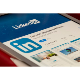 Korisnici tuže LinkedIn zbog obučavanja AI modela njihovim privatnim porukama bez pristanka korisnika